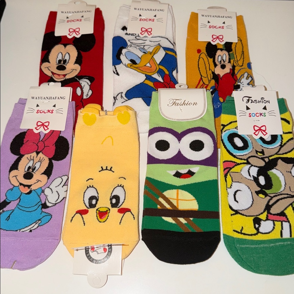 🥀Socks ONE PAIR Cartoon Characters - Picture 1 of 9
